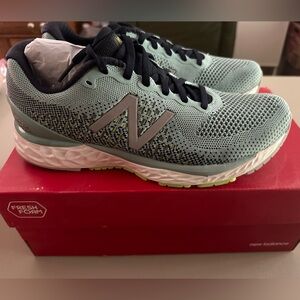 New Balance 880, Women’s 9 1/2B